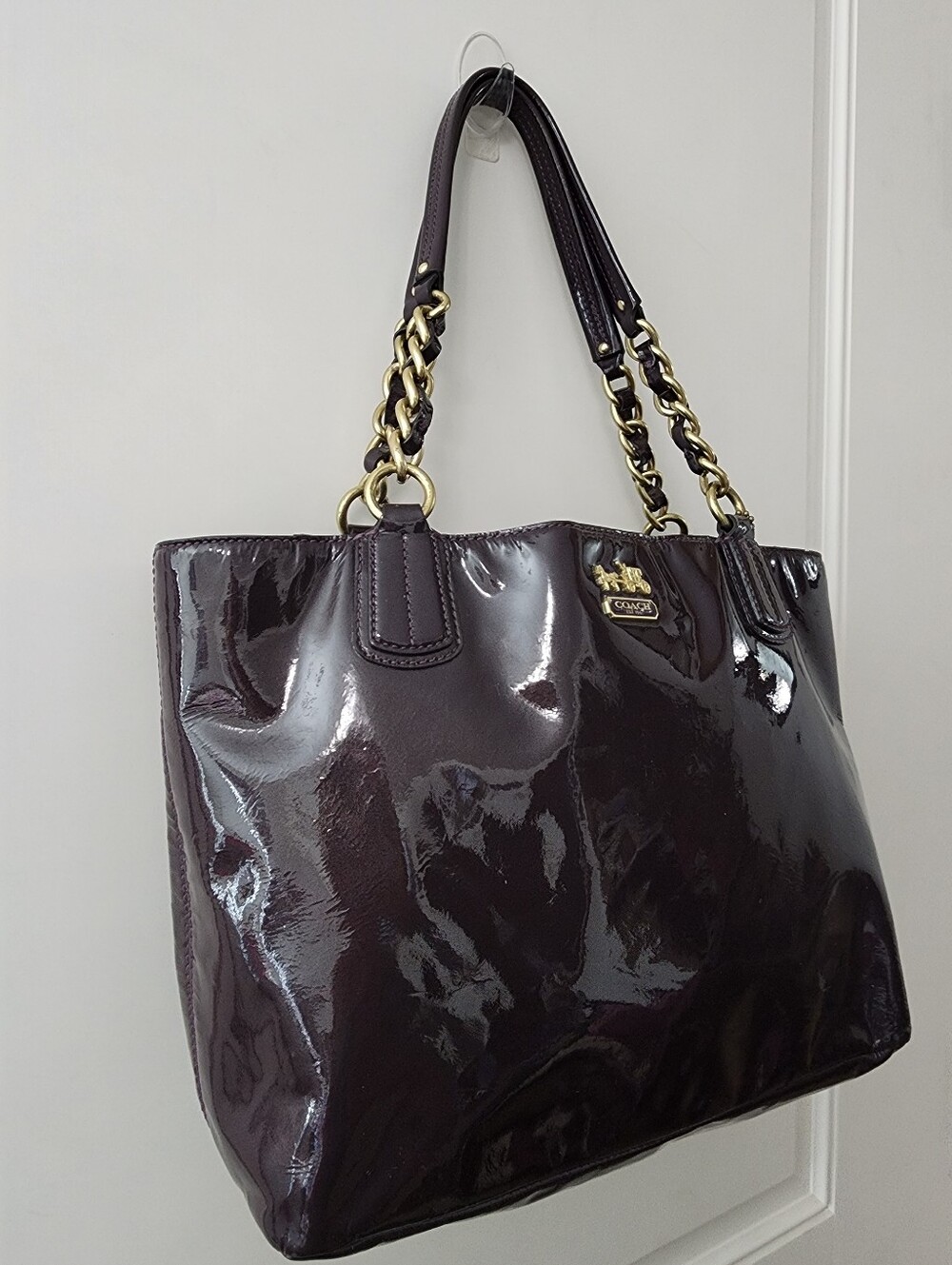Coach Plum Purple Patent Leather Chain Tote Bag Leather Hangtag Gold Hardware - Picture 4 of 11